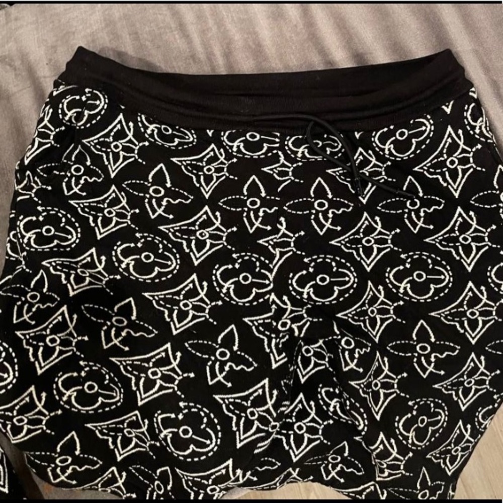 AUTHENTIC Louis Vuitton Strategic Flowers NBA Collab Collection quilted Shorts